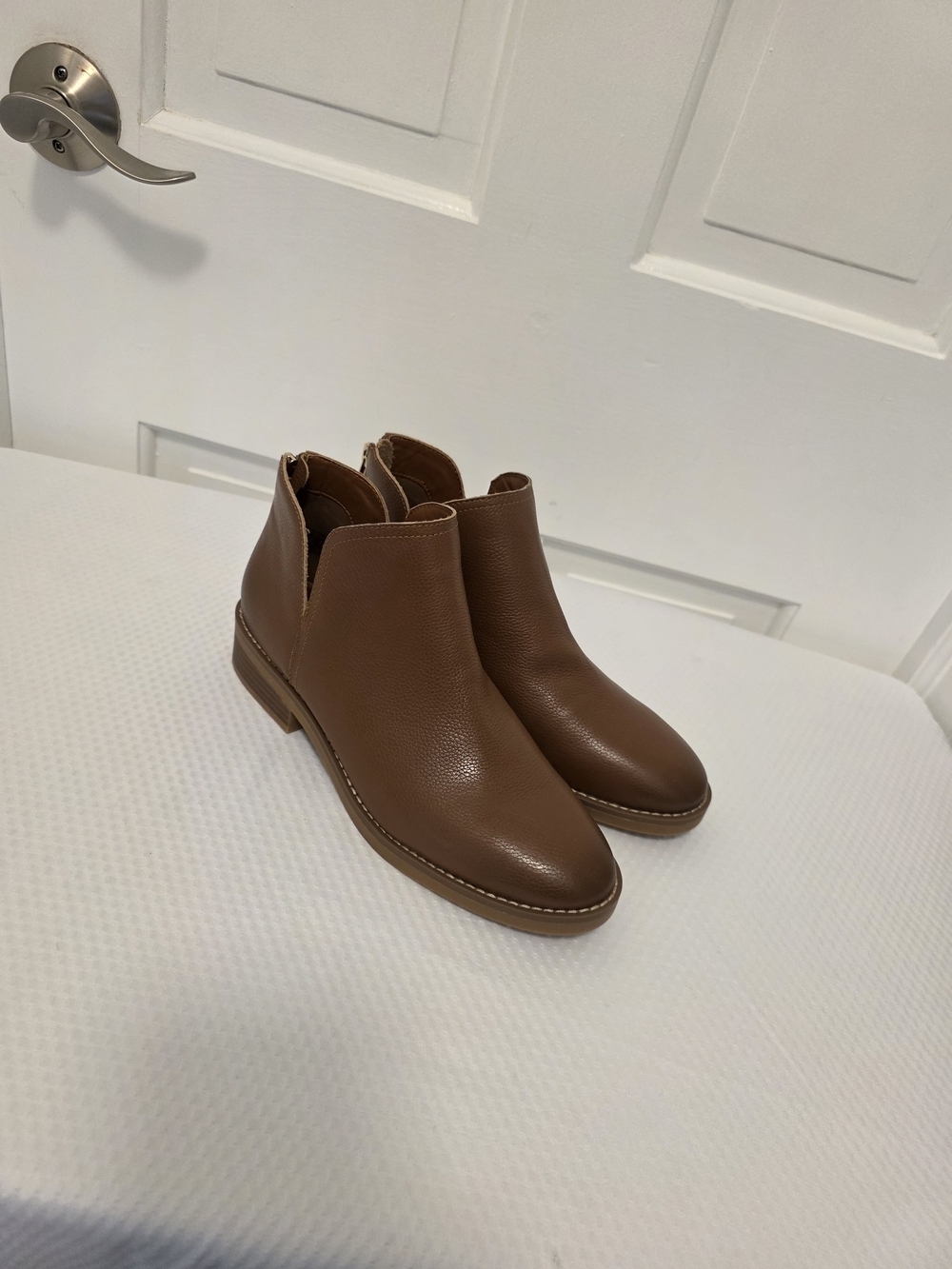 NWOB Lands' End Essential Zip Up Caramel In Color Leather Ankle Booties Size 8.5 - Picture 6 of 12